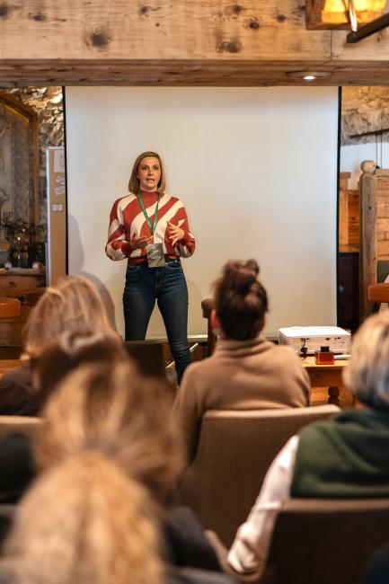 Daniela Aichner vom Hotel Petrus präsentiert ihr Best Practice Beispiel. 