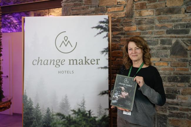 Food-Expertin Hanni Rützler mit dem Change Maker Magazin. 