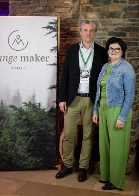 Hansjörg Stinauer-Neger- und Julia Fandler von der Ölmühle Fandler. 