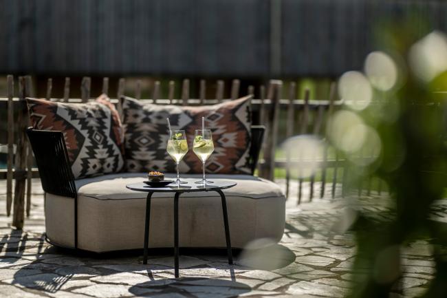 Cocktails in der Außenlounge