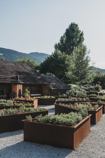Change Maker Hotel Naturhotel Molzbachhof Garten Hochbeete