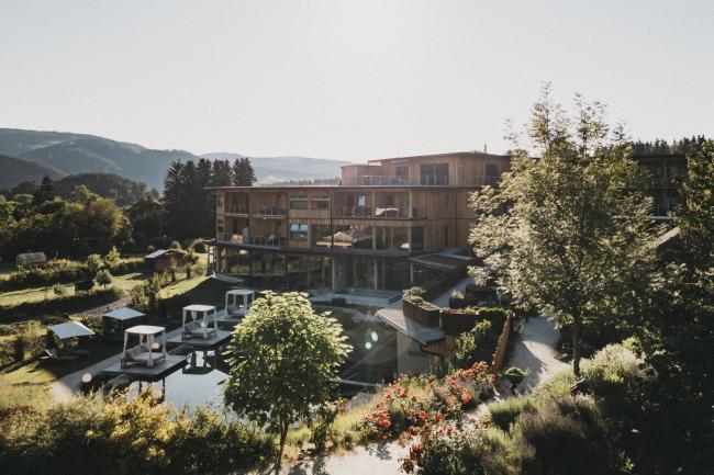 Change Maker Hotel Naturhotel Molzbachhof Holzbau Garten 