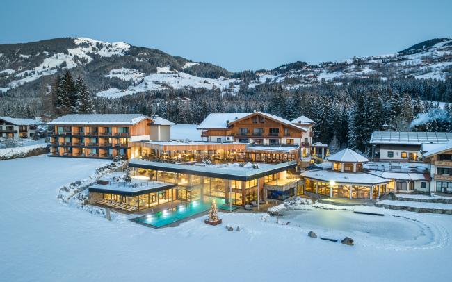 Change Maker Hotel Sonnberghof Winter aussen