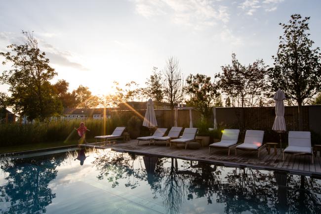 ChangeMakerHotel_Nils Pool