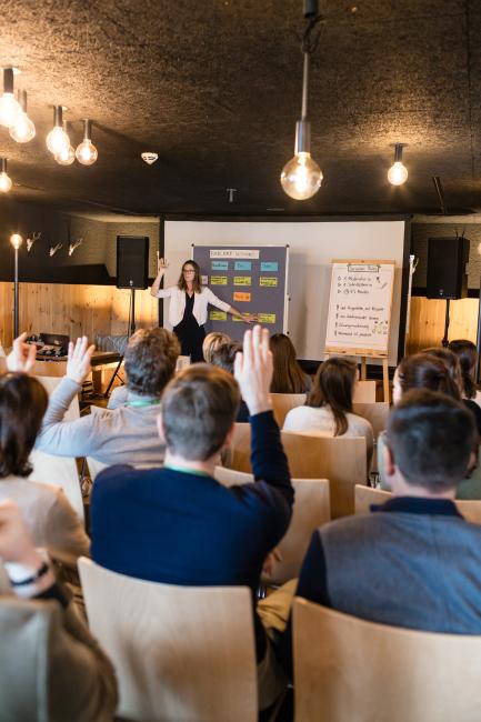 Moderatorin Claudia Plot