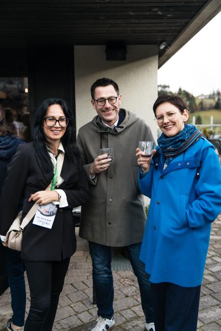 Sandra Schuster mit Johannes und Sigrid Steiner