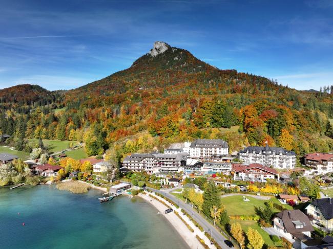 Waldhof Fuschlsee Resort Herbst See Berg
