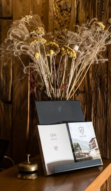 CMH_Naturhotel Outside_Detail Lobby