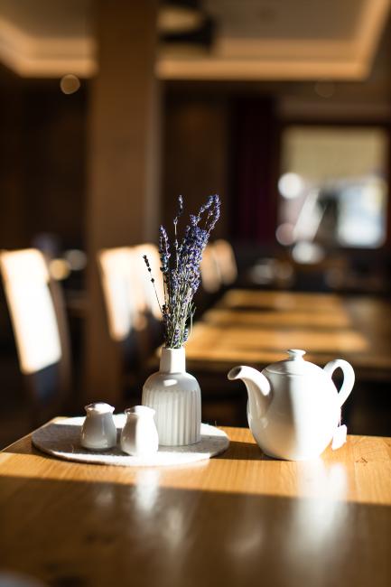 CMH_Naturhotel Outside_Kulinarik_Restaurant_Detail Teekanne