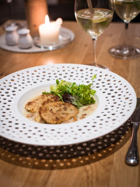 CMH_Naturhotel Outside_Kulinarik_Steinpilze und Knödel