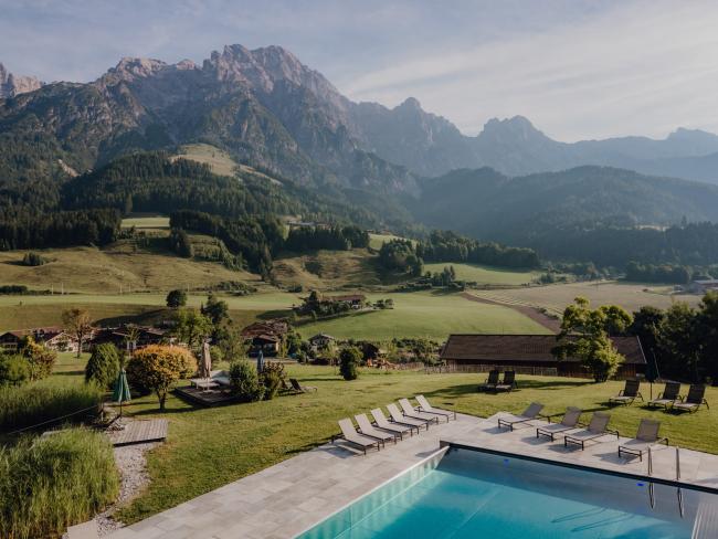 Pool mit Bergblick im Puradies