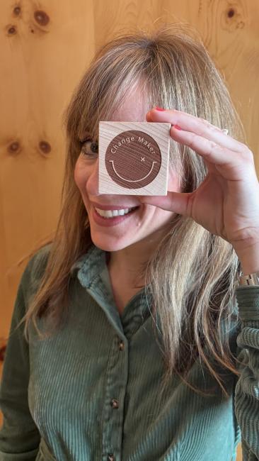 Hotel Enzian Gastgeberin Sissi Veit mit Change Maker Würfel