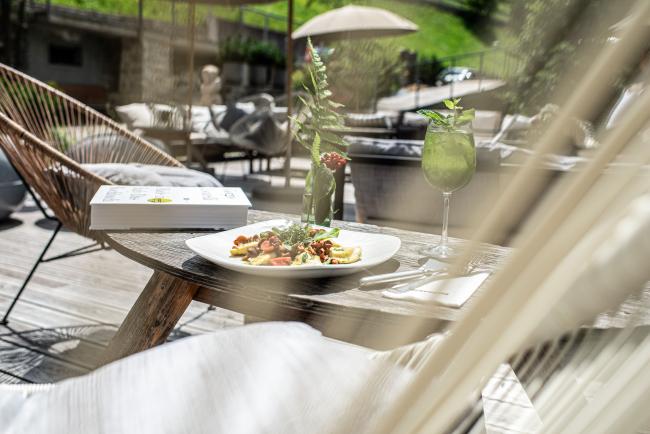 Essen auf der Terrasse vom Hotel Miramonte
