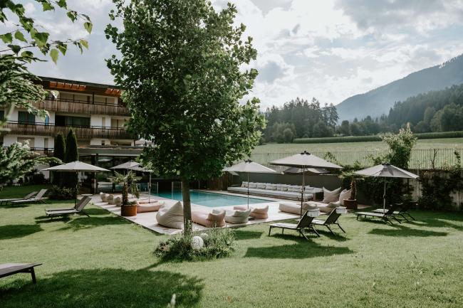 Hotel Petrus Außenansicht Pool