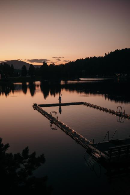Seebad und See in Abenddämmerung im Hotel Hochschober
