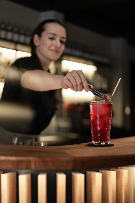 Drink an der Bar im Hotel Sturm