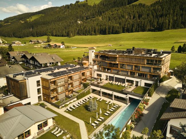 Change Maker Hotel Hirben Hotel Sommer von oben Garten