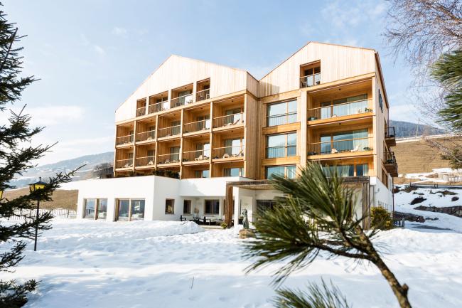 CMH Hotel Tyrol Dolomites Slow Living Winter Aussenansicht