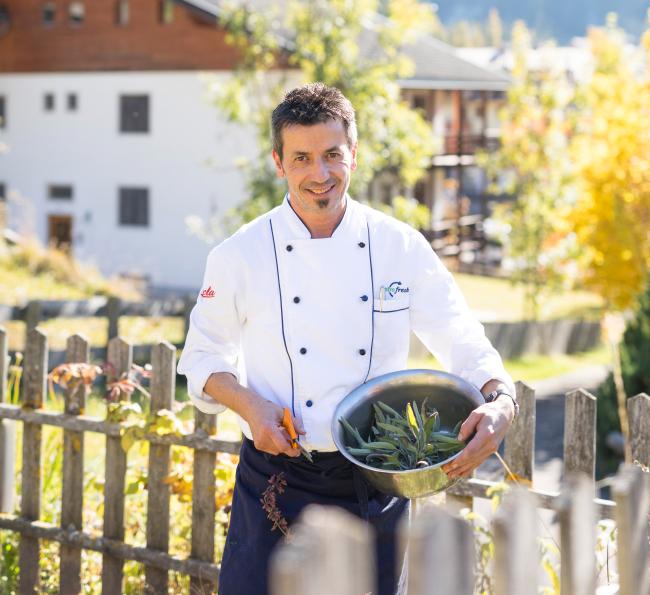 CMH Hotel Tyrol Dolomites Slow Living Sommer Garten Koch Kräuter