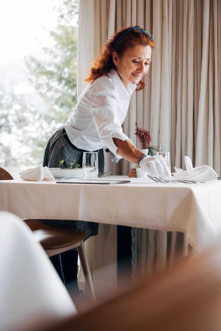 CMH Hotel Tyrol Dolomites Slow Living Restaurant Mitarbeiterin