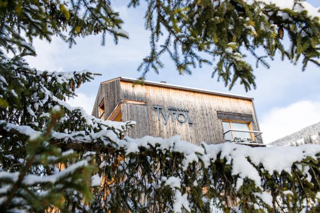 Hotel Tyrol Dolomites Slow Living Winter Aussenansicht