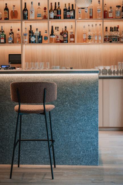 CMH NiedermairNatureRetreat Bar und Hocker