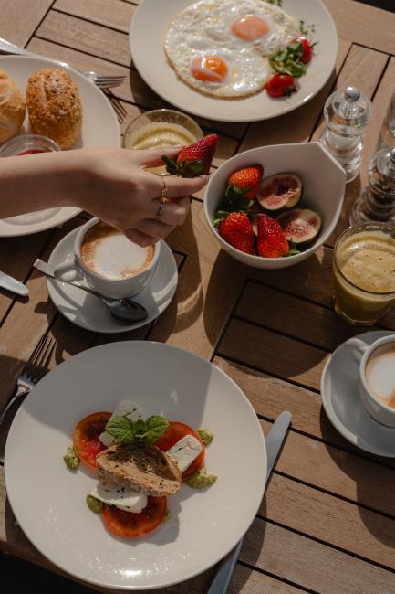 CMH NiedermairNatureRetreat Frühstückstisch gedeckt