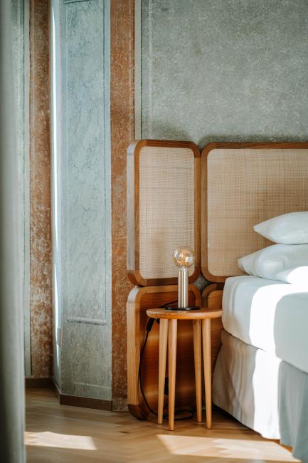 CMH_VillaVerde_ Design Apartments Bett Lampe