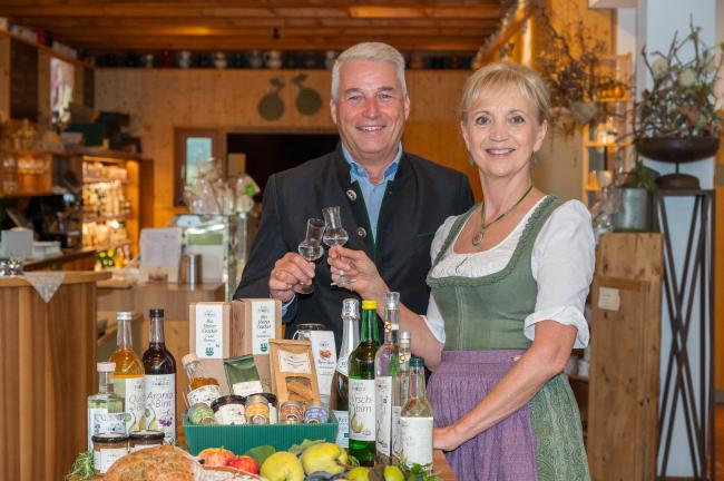 Hermann und Ulli Retter im Bioladen des Retter Bio-Natur-Resorts