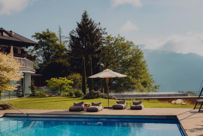 CMH_Waldhof2_Pool mit Liegen