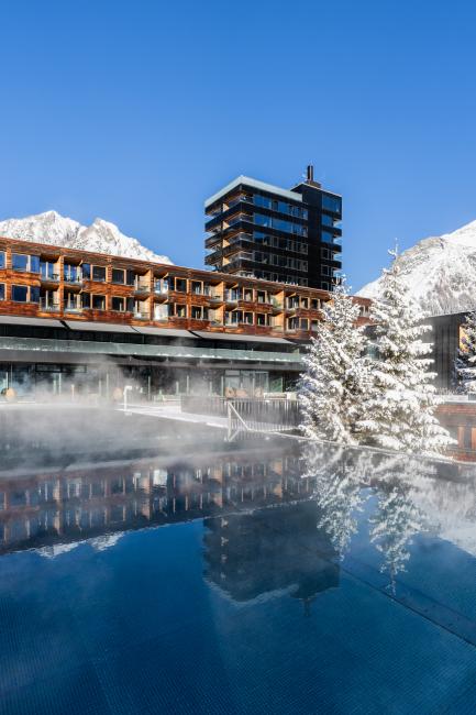 Außenansicht Gradonna Mountain Resort im Winter