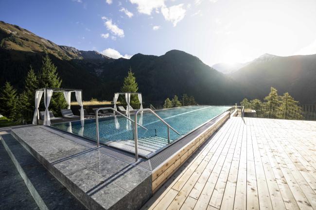Adults-only-Pool im Gradonna Mountain Resort