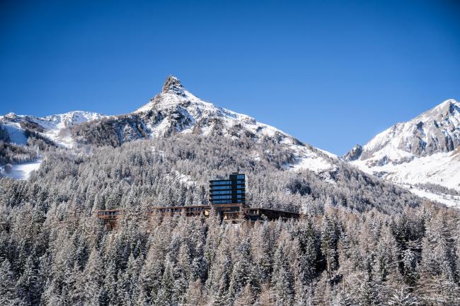 Außenansicht Gradonna Mountain Resort im Winter