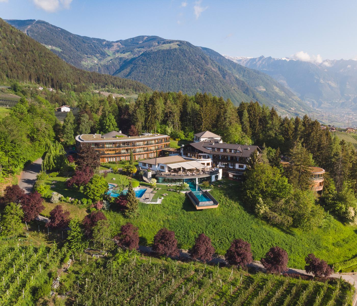Blick auf das Hotel Waldhof2 in Südtirol
