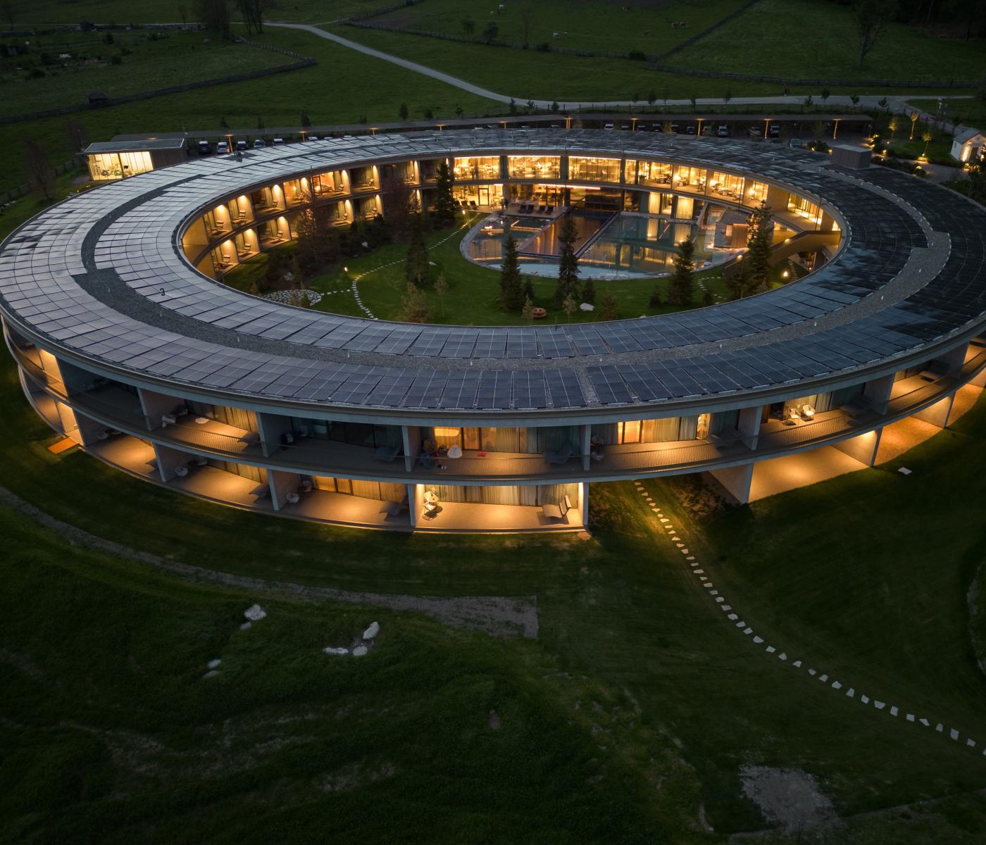 Change Maker Hotel OLM von oben bei Nacht