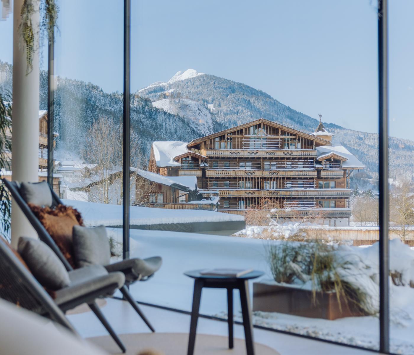 Blick vom Ruheraum auf das winterliche Puradies