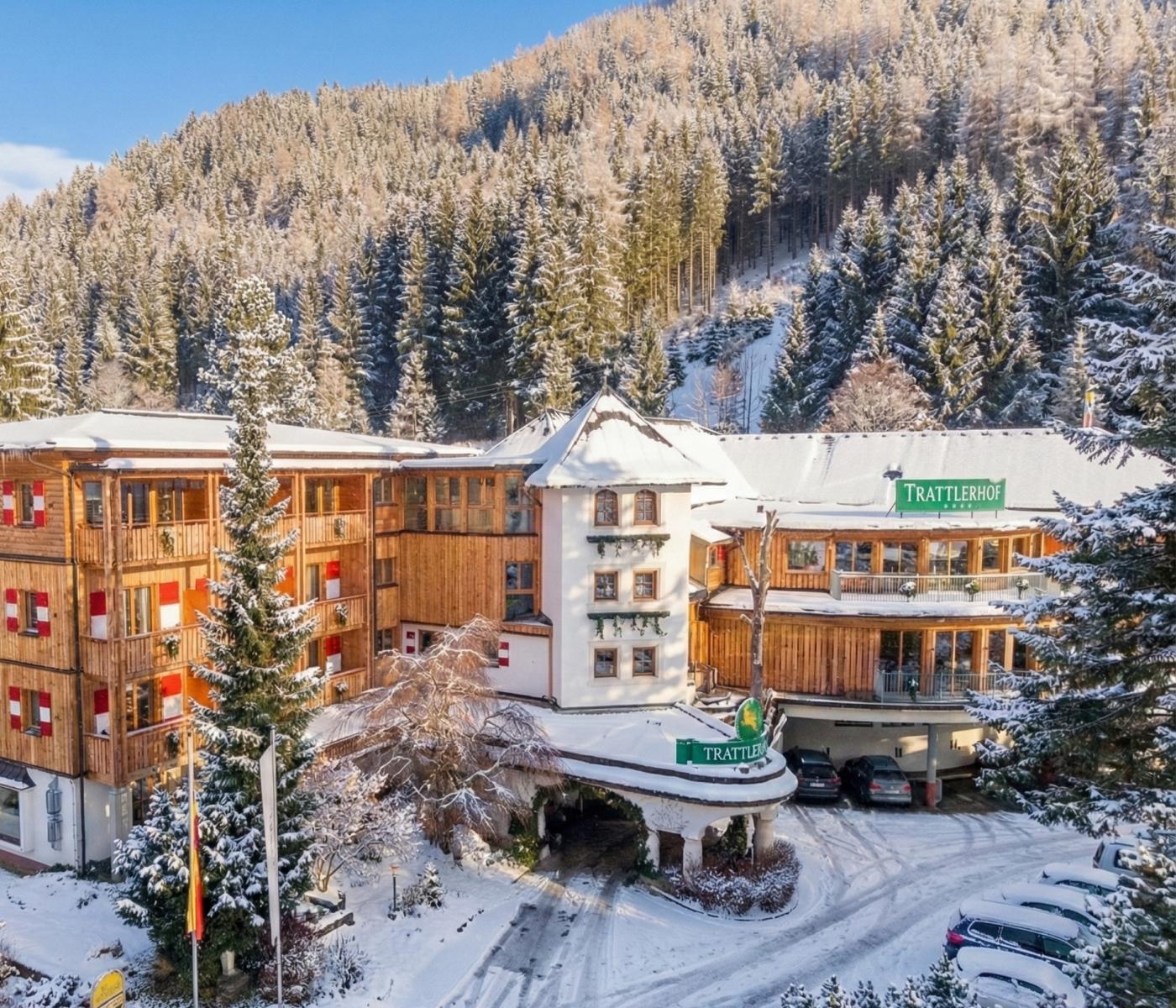 Gut Trattlerhof Außenansicht Winter