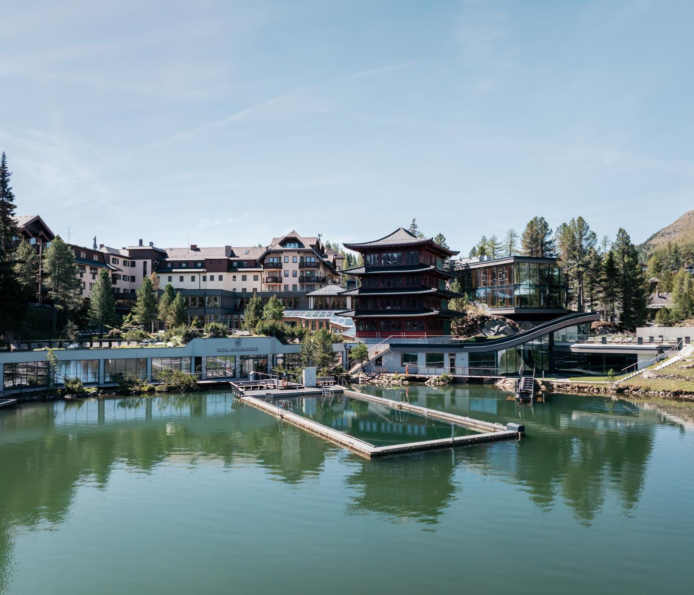 Hotel Hochschober Aussenansicht mit Seebad