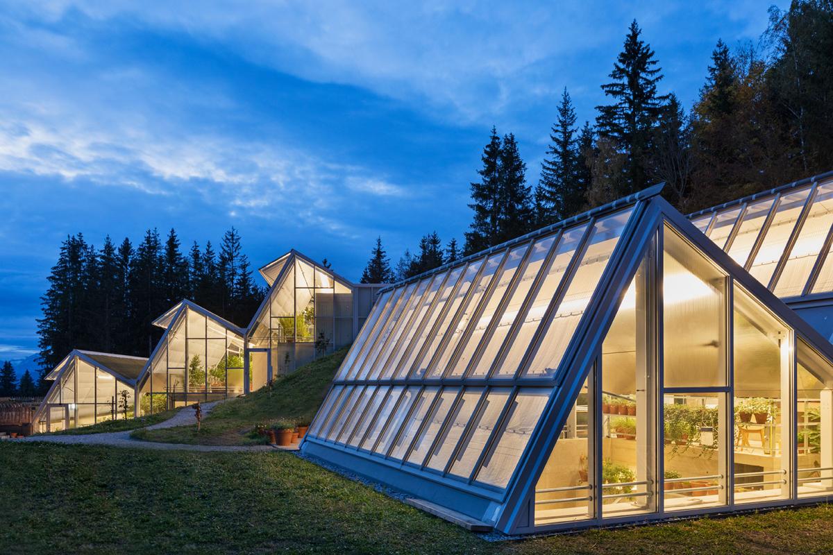 Change Maker Hotel Pogusch Glashaus von aussen