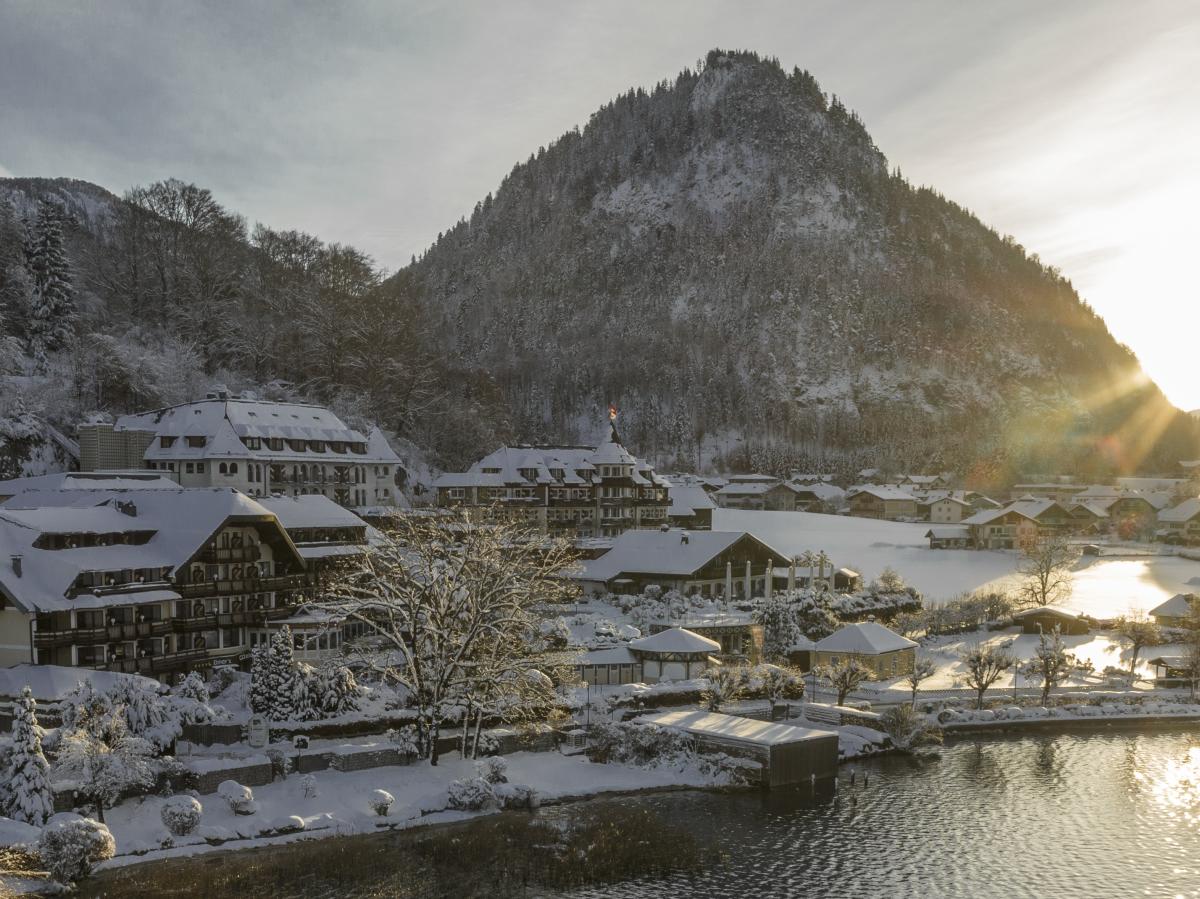 Change Maker Hotel Ebners Waldhof Fuschlsee Winteransicht