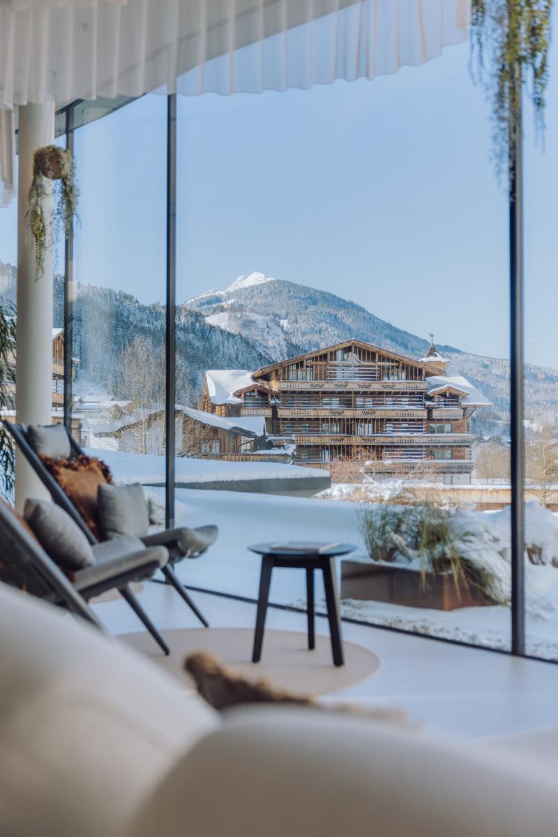 Blick vom Ruheraum auf das winterliche Puradies