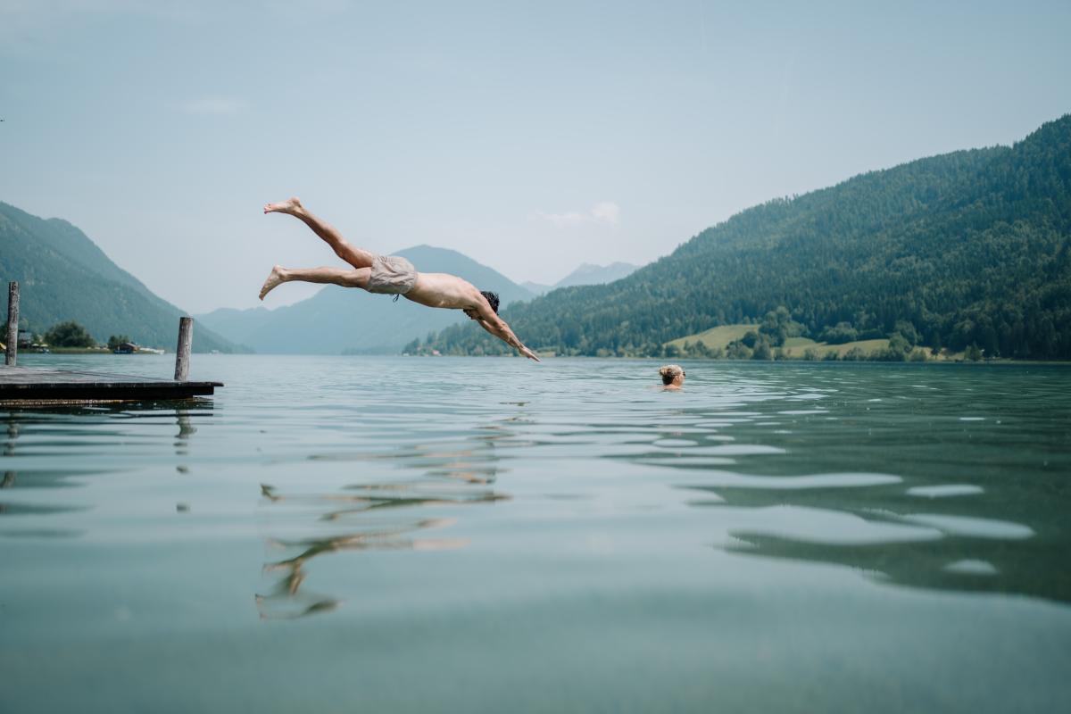 Sprung in den Weissensee