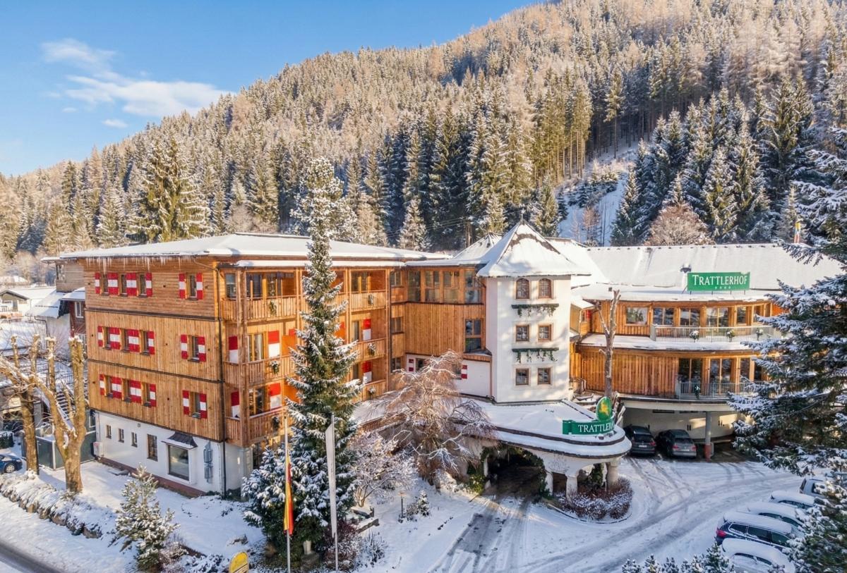 Gut Trattlerhof Außenansicht Winter