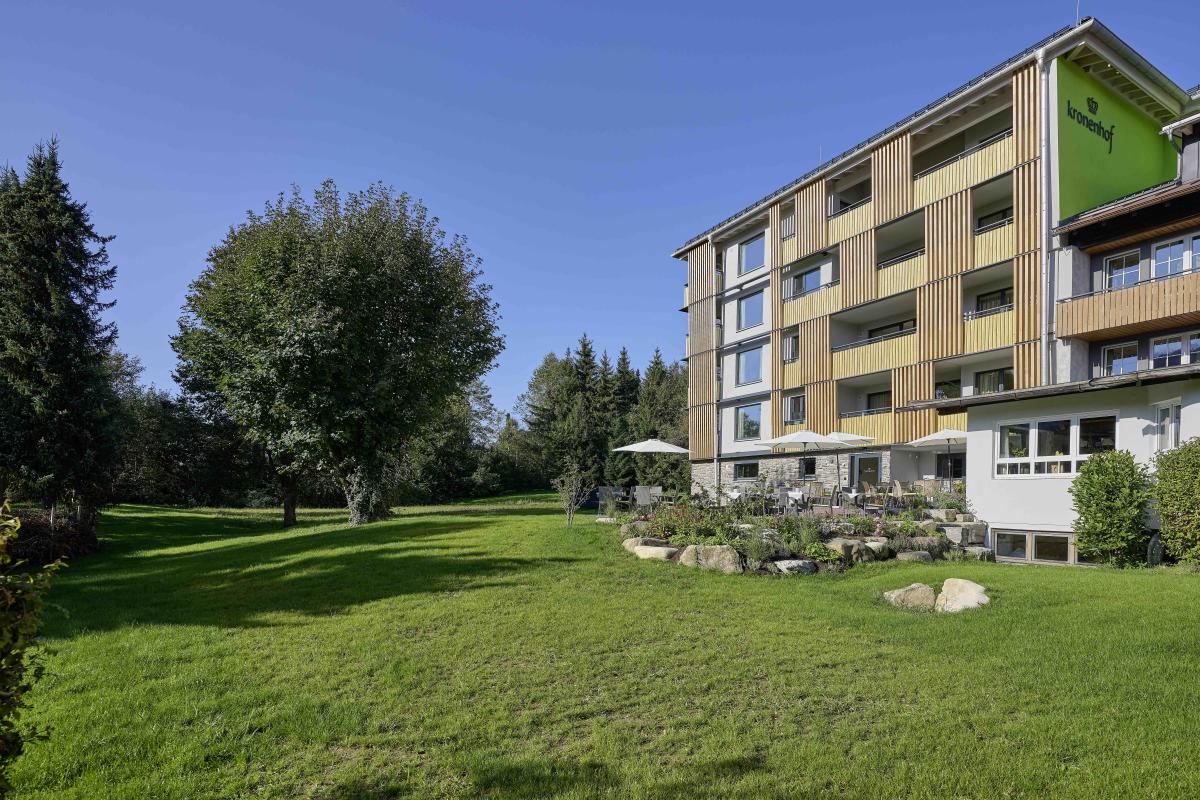 Hotel Kronenhof mit Gartenareal